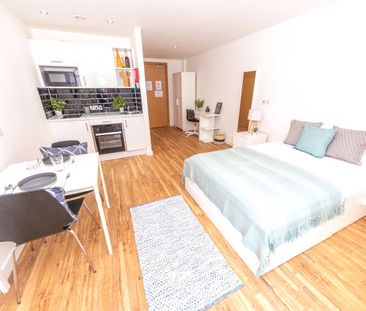 Studio to let in Liverpool - Photo 1