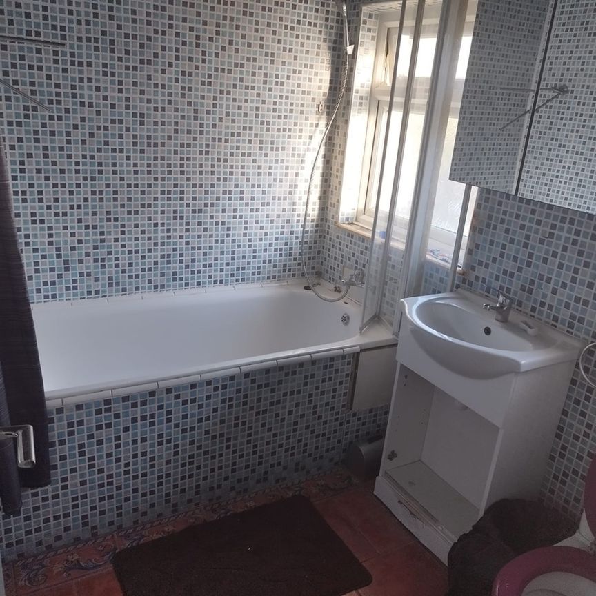 Room in a Shared House, Monks Park, HA9 - Photo 1