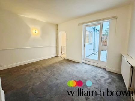 East Hill, Colchester - Photo 4