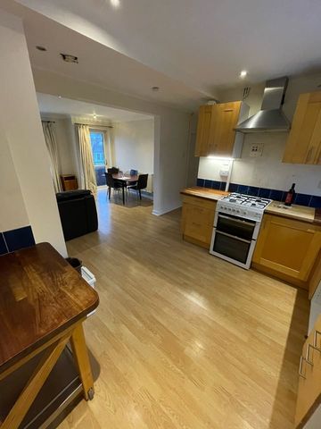 2 Bed Flat, Clifton Vale Close, BS8 - Photo 3