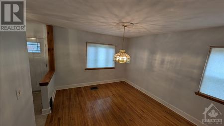 105 MAILES AVENUE - Photo 5