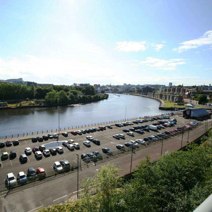 Flat to rent on - Photo 1