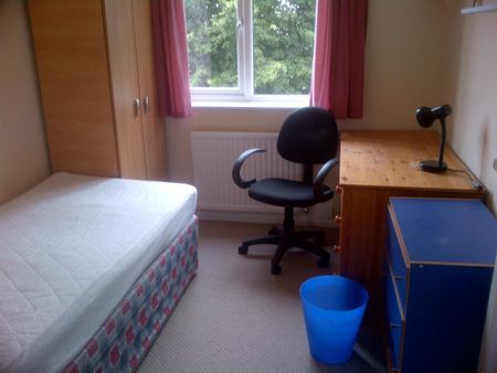 4 bedroom terraced house to rent - Photo 2