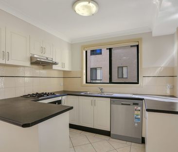 Location and convenience - Photo 3