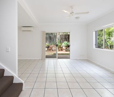 BEAUTIFUL REFRESHED TOWN-HOUSE OVERLOOKING QUIET CONSERVANCY IN MAN... - Photo 3