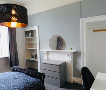 152 North Road East - Photo 3