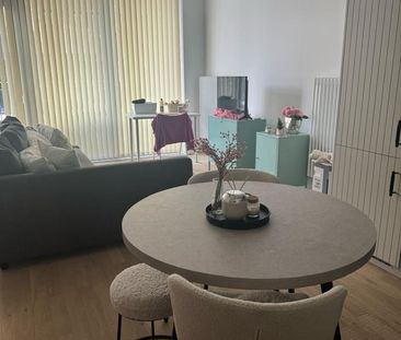 1 Bed Flat, West Bradbury Yard, TW8 - Photo 2