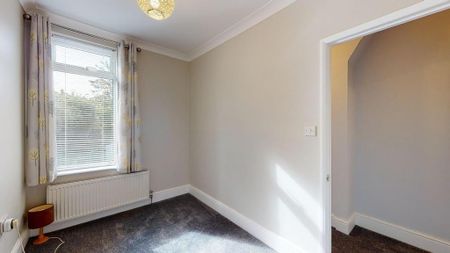 2 bedroom end of terrace house to rent - Photo 2