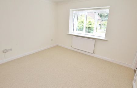 4 bedroom house to rent Sorbie Close, Weybridge, KT13 - Photo 3