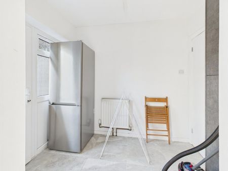 Rowan Close, Beaconsfield,HP9 - Photo 2