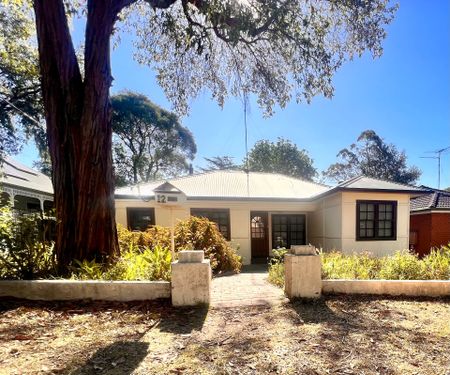 Charming Family Home in Glenbrook - Photo 2