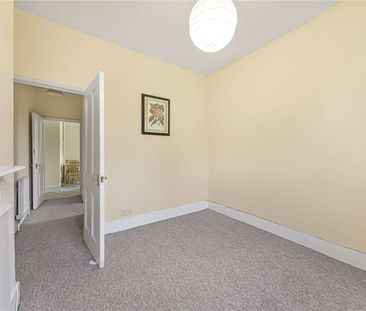 A clean and tidy two double bedroom apartment on Essendine Road. - Photo 1