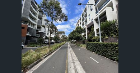 Luxurious and Spacious Apartment - Photo 2
