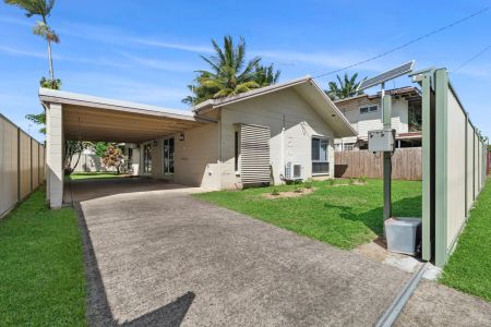 Solid lowset family home - Photo 4