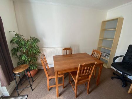 2 bedroom house share to rent - Photo 3