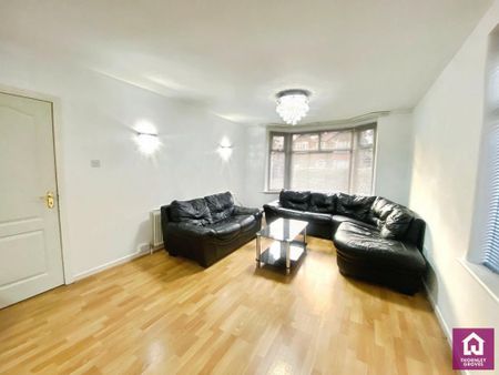 4 bedroom detached house to rent - Photo 3