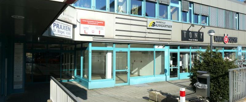 N-Nord: Gewerbefläche mit ca. 60 m² in kleinem Einkaufszentrum mit Schaufenster - Photo 1