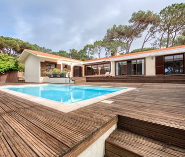 Refurbished four bedroom bungalow with garden and swimming pool in ... - Photo 5