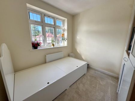 4 bedroom semi-detached house to rent - Photo 3