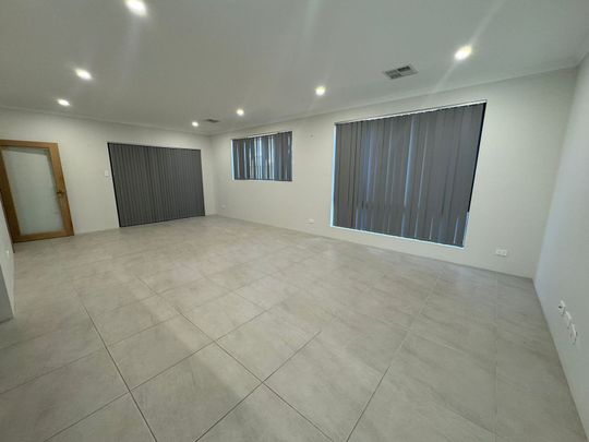Stunning family home - Photo 1