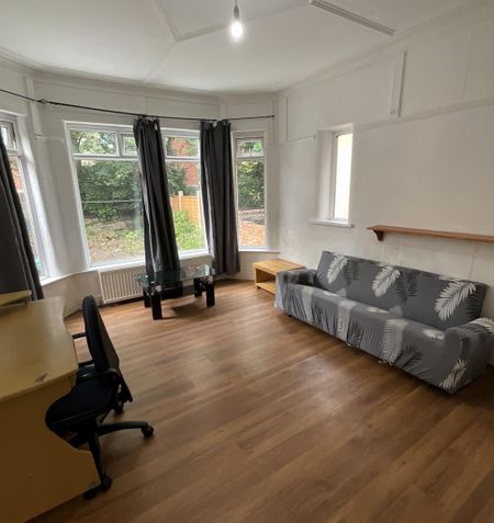 3 bedroom semi-detached house to rent - Photo 3