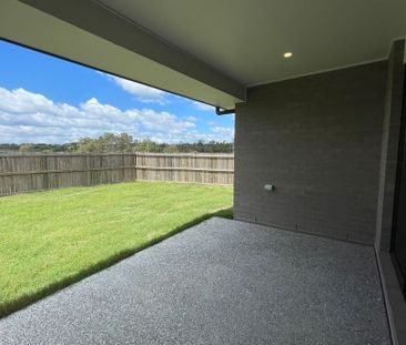 Modern 4-Bedroom Home in Park Ridge! - Photo 4