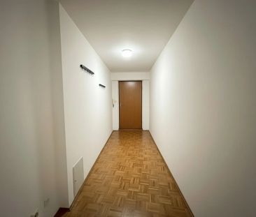 Sehr helle Dachgeschosswohnung in zentraler Lage – perfekt auch als... - Photo 4
