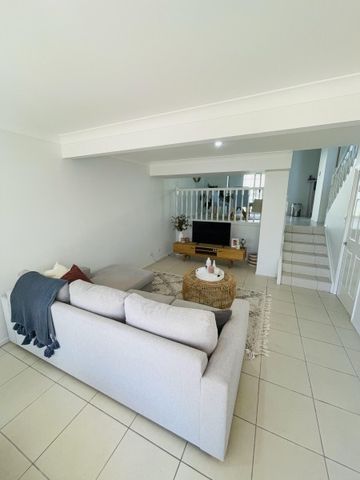 MODERN TOWNHOUSE FOR RENT - Photo 5