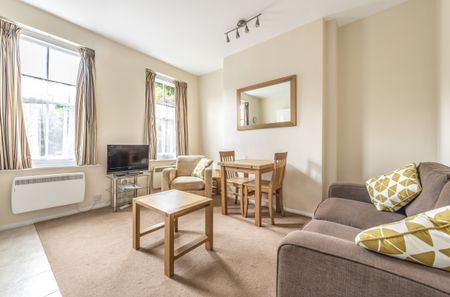 Lambeth Road, London, SE1 - Photo 2