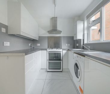 Flat to rent - Hadlow Road, Sidcup, DA14 - Photo 3