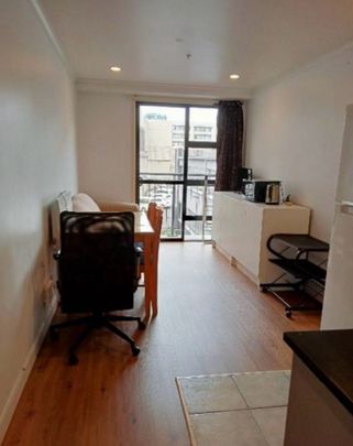 Apartment in Queen St - Photo 1