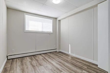 - 2 Bedroom at Arlington Heights - Photo 5