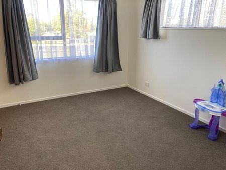 Charming 3BR Home with Deck & AC! - Photo 2