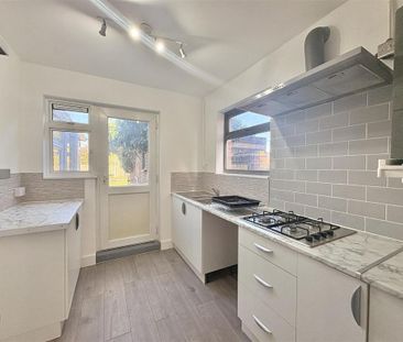 3 bedroom semi-detached house to rent - Photo 5