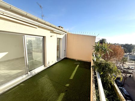 À louer, Hyères, centre ville, terrasse - Photo 3