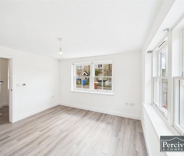 3 bedroom end of terrace house to rent - Photo 1