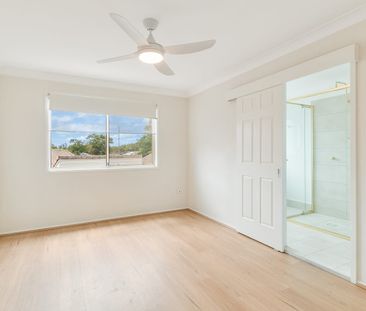 Renovated Townhouse in a Quiet complex - Photo 5