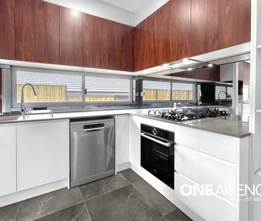 LUXURY LIVING AT ITS FINEST!!! - Photo 5