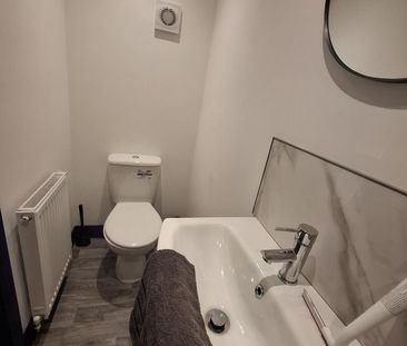 Room to let in newly refurbished HMO – Heneage Road - Photo 4