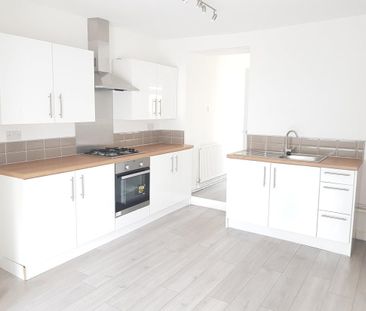 Oxford Street, Pontycymer, BRIDGEND - Photo 4