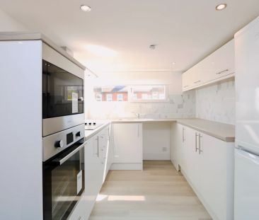 1Bedrooms, 1Bathrooms - Photo 2