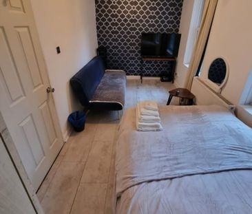 Room in a Shared Flat, Octavia House, W10 - Photo 2