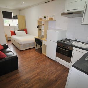 Flat 5, 26 Kelso Road, LS2 9PR, Leeds - Photo 2