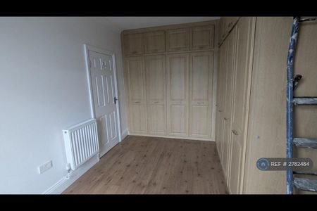 3 bedroom terraced house to rent - Photo 3