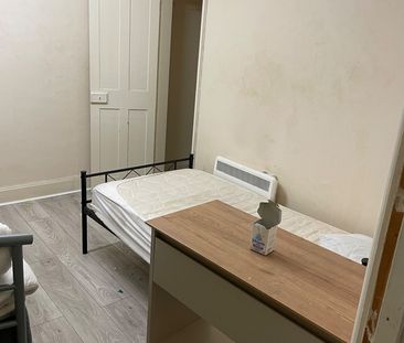 Room in a Shared House, Bedford Place, SO15 - Photo 1