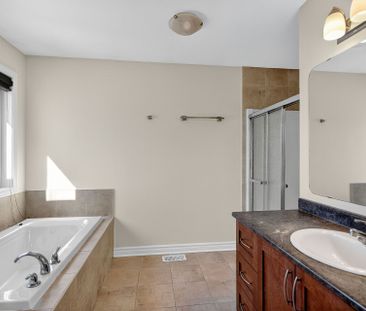 For Lease - 272 Broxburn Crescent, Barrhaven, Ontario - Photo 2