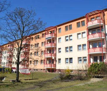 Preisgünstige 3-Raum-Wohnung - mit Balkon - Photo 1