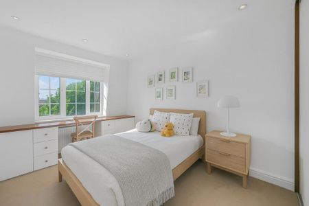 4 bedroom end of terrace house to rent - Photo 4