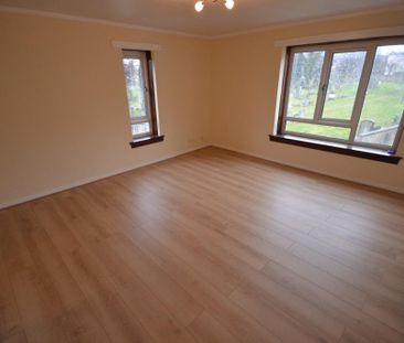 3 bedroom flat to rent - Photo 6
