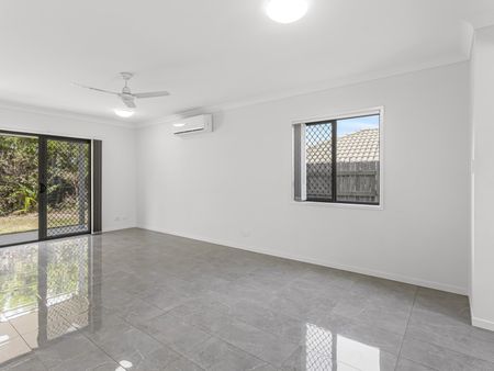 HUGE Townhouse with garden shed for storage!! - Photo 2
